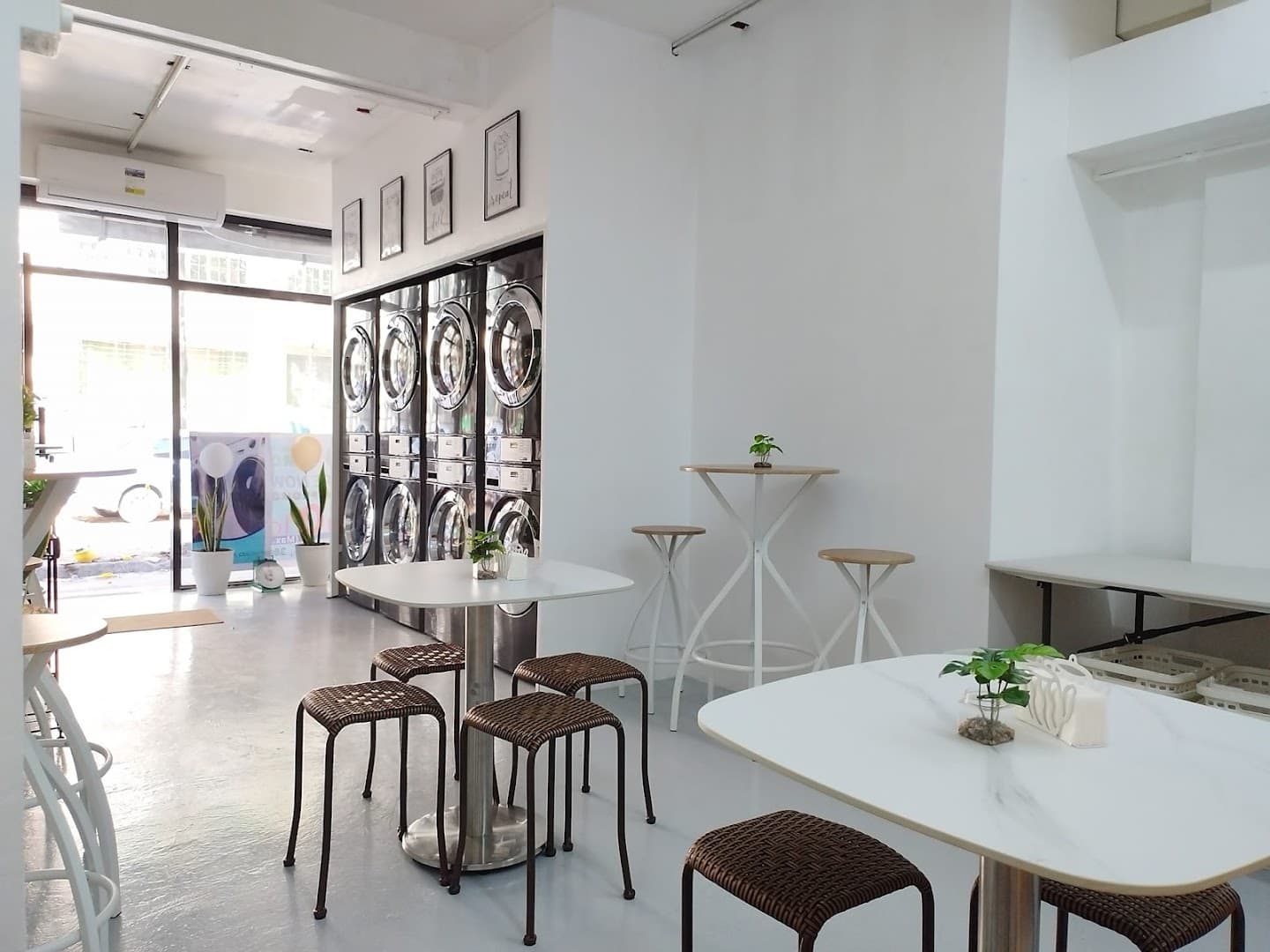 Bean & Bubble Laundromat Cafe - Photo 1