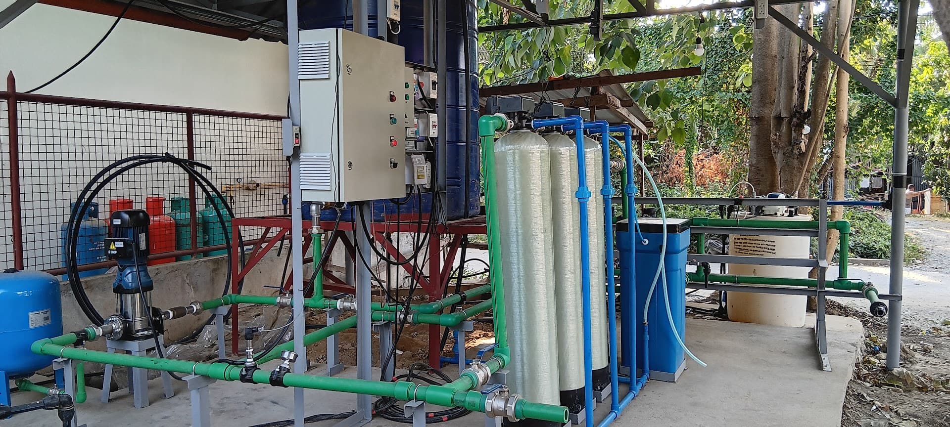 CDO city, water filter, pump, plumbing, solar install and bongo for rent - Photo 1